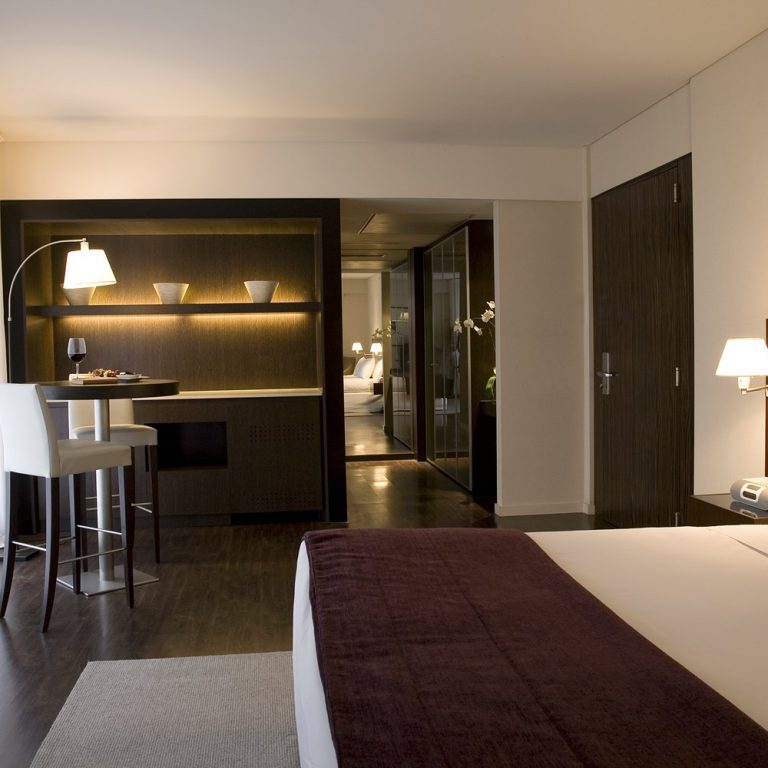 Hotel Madero - Corner Room 1